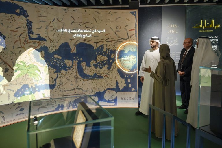 Theyab bin Mohamed bin Zayed inaugura la exposición "Andalucía: Historia y Civilización" en el SZGMC