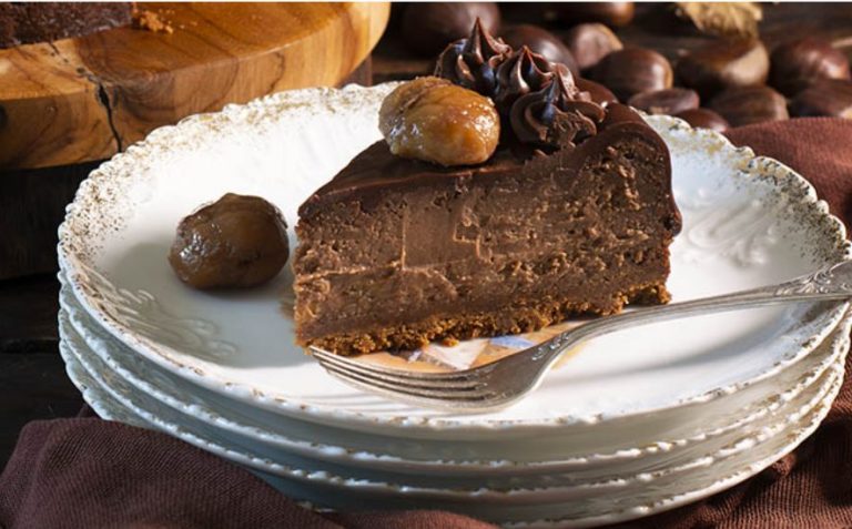 Te enseñamos a cómo hacer esta tarta de castañas y chocolate con todo el sabor de este otoño