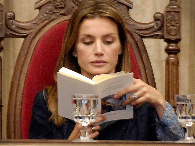 Tras las páginas de la reina Letizia: una mirada a sus preferencias literarias y cinematográficas