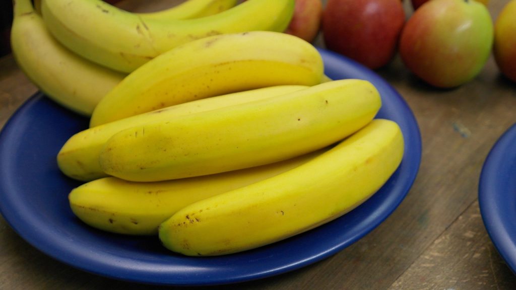 Te explicamos el truco para mantener tus bananas frescas por más tiempo