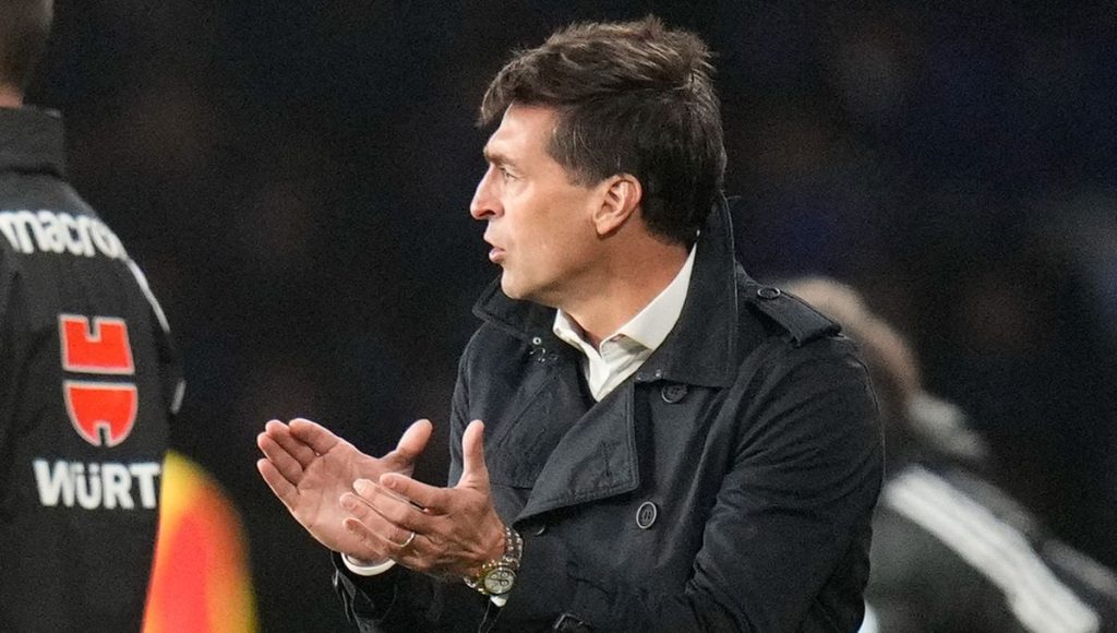 Un mes y ya está en la cuerda floja