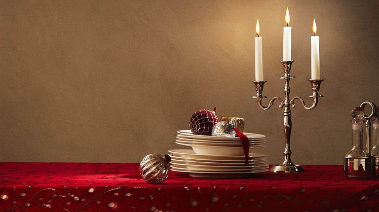 Zara Home desvela los detalles perfectos para decorar tu mesa de Nochevieja esta Navidad