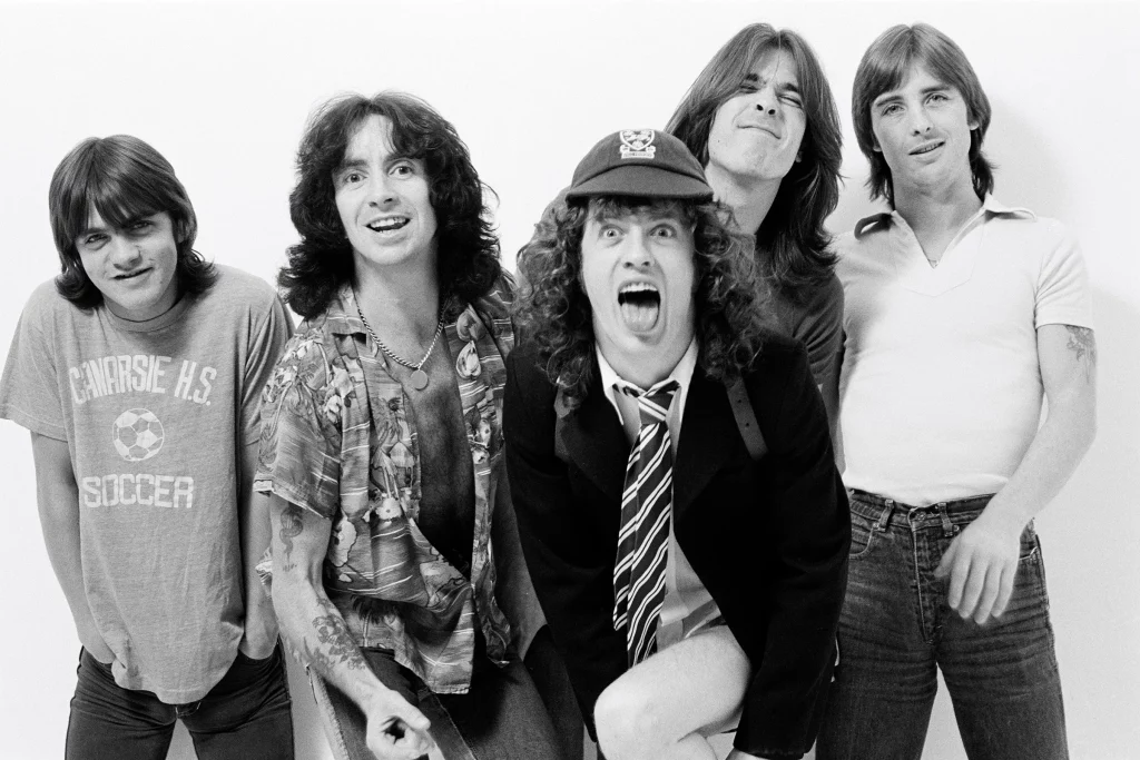 Las 15 joyas inmortales del rock: un viaje sonoro por la historia 5 acdc highway to hell