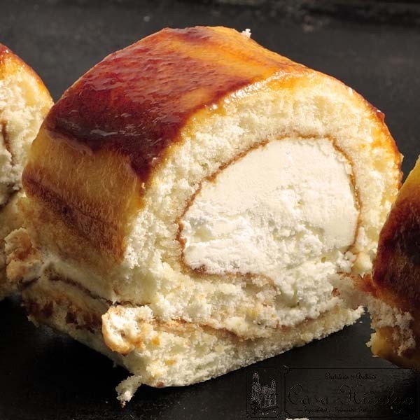 Delicioso pionono relleno de nata: el auténtico brazo de gitano