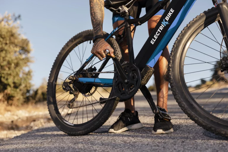 Las nuevas normas de la DGT en octubre: las obligaciones para patinetes, bicicletas y motos