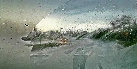 Desempaña los cristales de tu vehículo sin usar calefacción con estos sencillos trucos