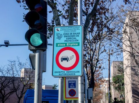 DGT: A partir de 2024 se prohíbe la circulación sin etiqueta por los barrios periféricos a la M-30