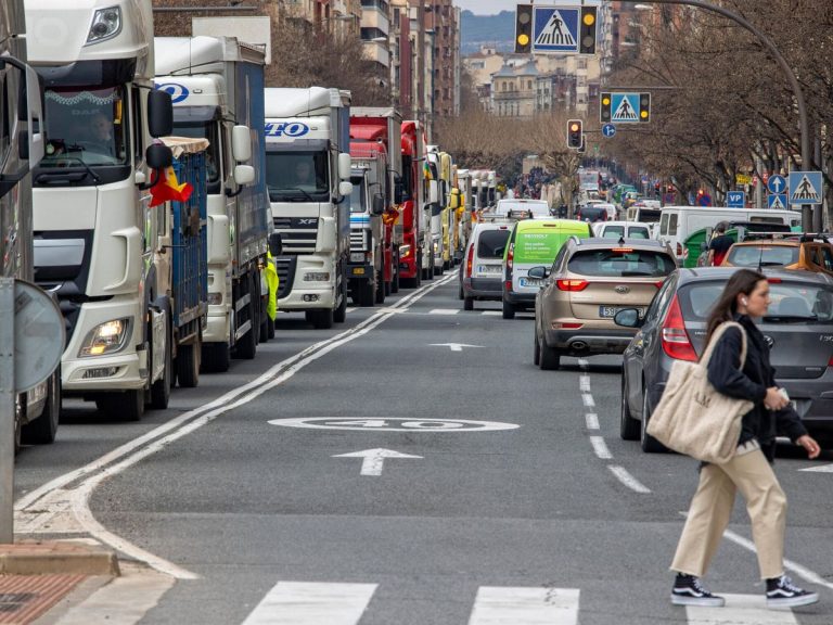 La movilidad en crisis: Las restricciones amenazan el sector del transporte en toda España