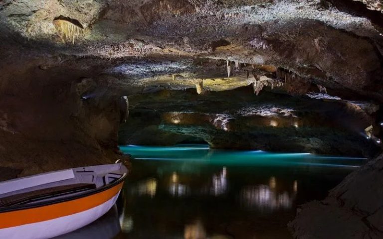 Te contamos dónde se encuentra el río subterráneo navegable más largo de Europa y cuándo visitarlo