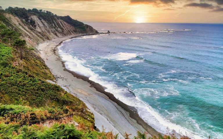 El secreto mejor guardado de Asturias: te contamos cómo llegar a una de las playas más encantadoras de la región