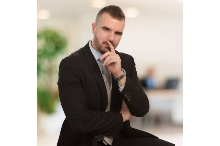 Saguar Real Estate, la prestigiosa boutique inmobiliaria que dispone de un exclusivo piso a la venta en Punta Galea, en Las Rozas de Madrid