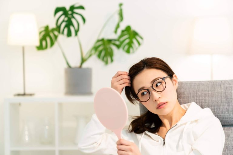 ¿Por qué aparece acné en el cuero cabelludo?, por MC360