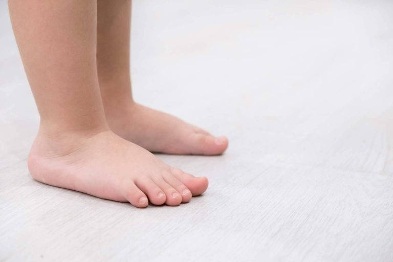 Clínica Podológica M.O es experta en la salud de los pies de los niños que hacen deporte