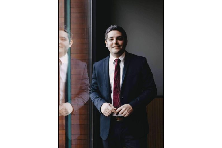 Alejandro Millán concede una entrevista sobre su servicio de planificación financiera y la importancia de empezar lo antes posible