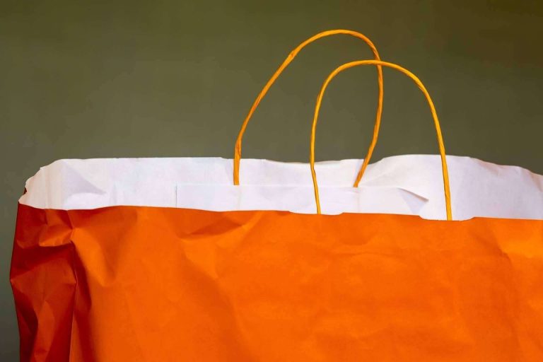 Cómo se fabrica una bolsa de papel de asa rizada, un proceso ecoamigable