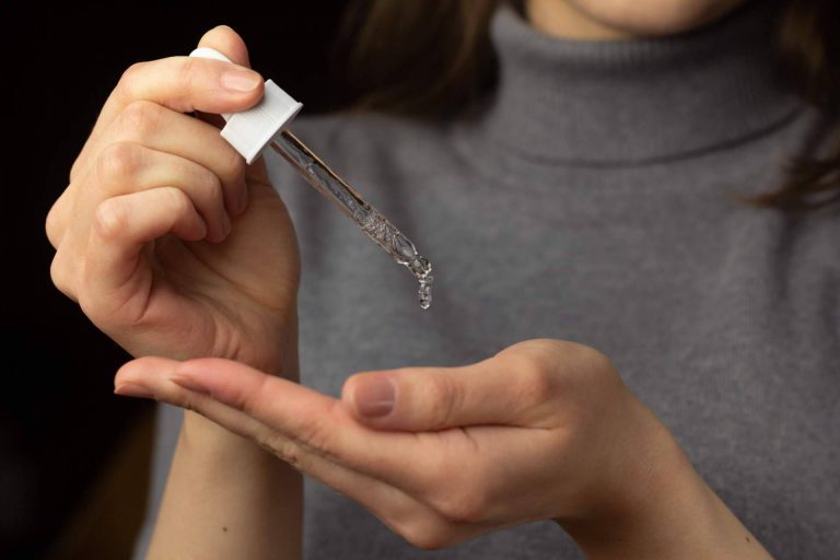 Naxer firma un convenio con AEIC que suma esfuerzos en la formación dentro de la industria dermocosmética