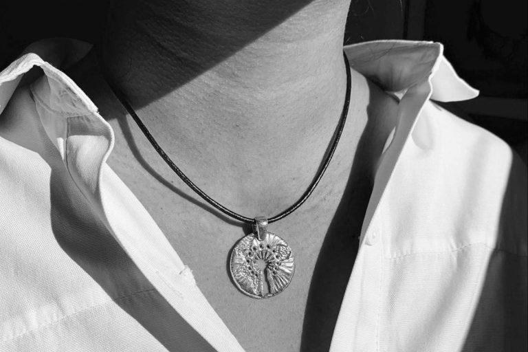 La icónica medalla de la Virgen del Pilar diseñada por Fernando Piró cumple 15 años