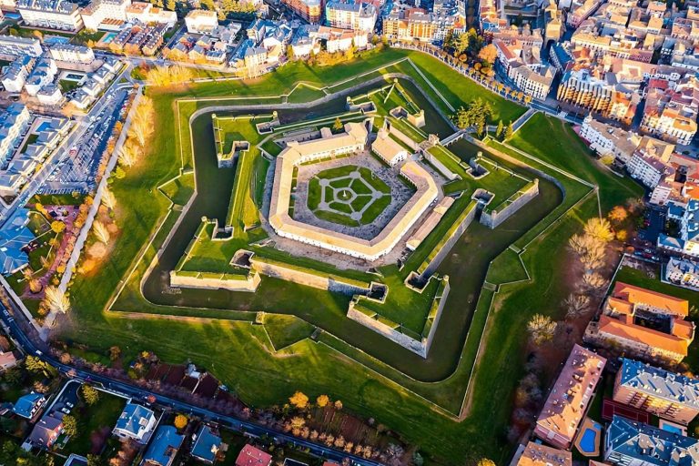 Los castillos y palacios de España