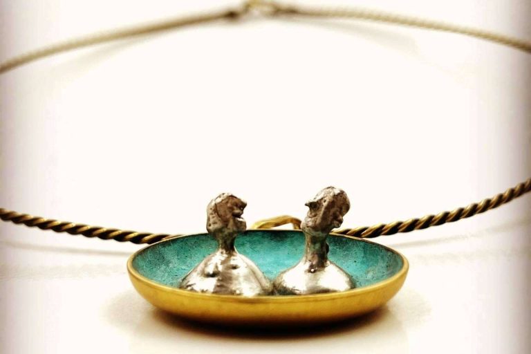 Encontrar una original selección de artesanía contemporánea de autor es posible de la mano de ARTEARTESANIA