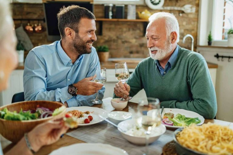 Abrazando el cambio de rol de los padres con el concepto de complemento de maternidad para hombres