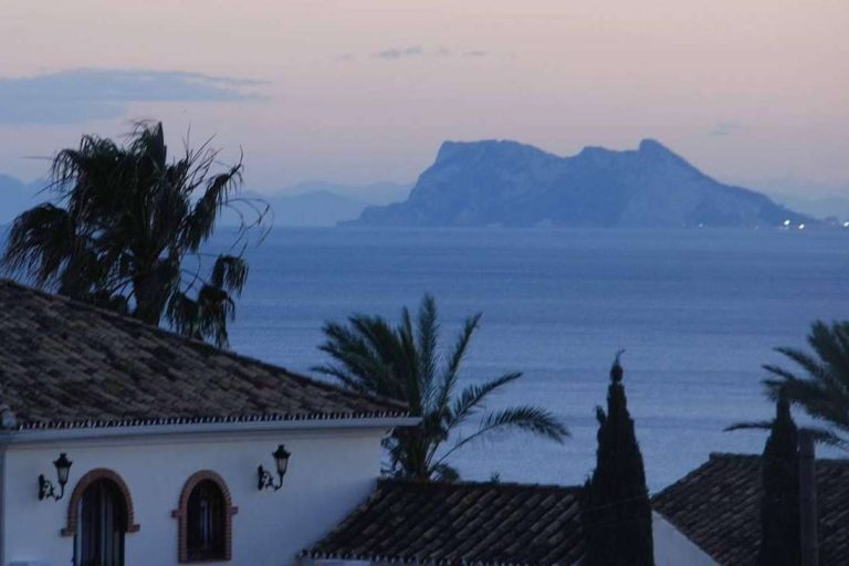 Consultoría inmobiliaria en Estepona con un servicio integral, Purisol Properties