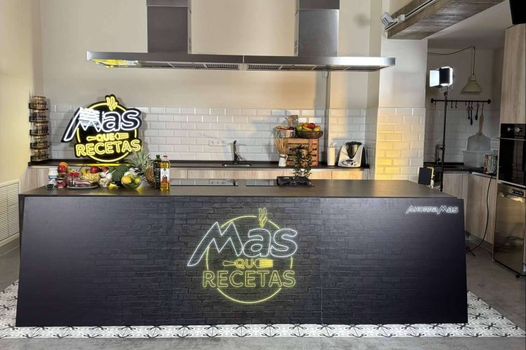 Alquiler de espacios de cocina para rodajes de publicidad, cine y producciones audiovisuales de la mano de Cocinea