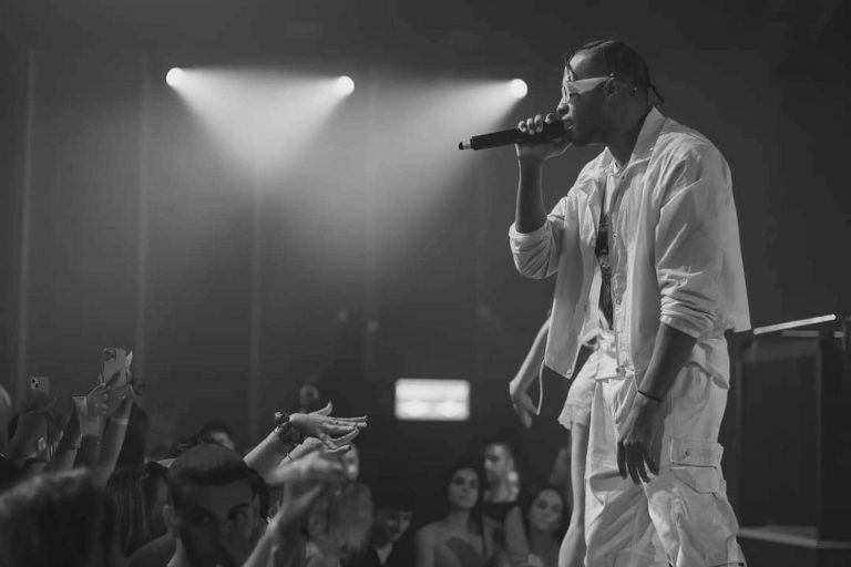 Un compositor y cantante en tendencia es Toa Kingdom