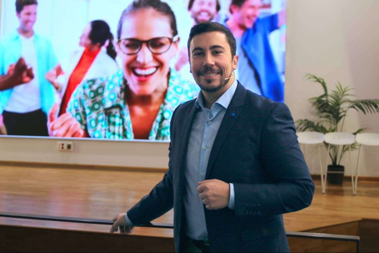 Realizar 4 fotos con el móvil y subirlas a Idealista no es comercializar un inmueble. La estrategia de Delavera (consultora inmobiliaria)