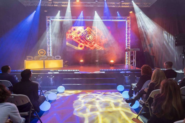 Instalaciones de DCPRO S.L., alquiler de plató y espacios para rodajes, videoclips, publicidad, cine y tv