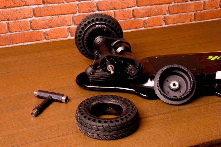 Tomahawk presenta los longboards con motor eléctrico