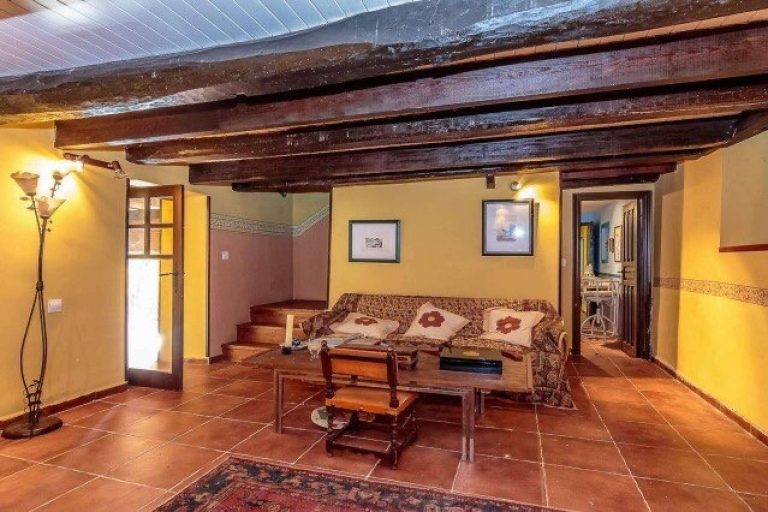 Disfrutar de la naturaleza y la tranquilidad en esta espectacular casa solariega en Banuncias, León