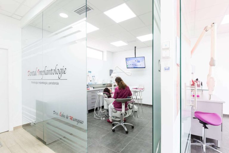 Los profesionales en odontopediatría, Dental Implantologie