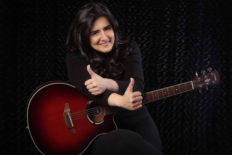 Adriana Granobles es una compositora de canciones personalizadas a medida para todas las ocasiones
