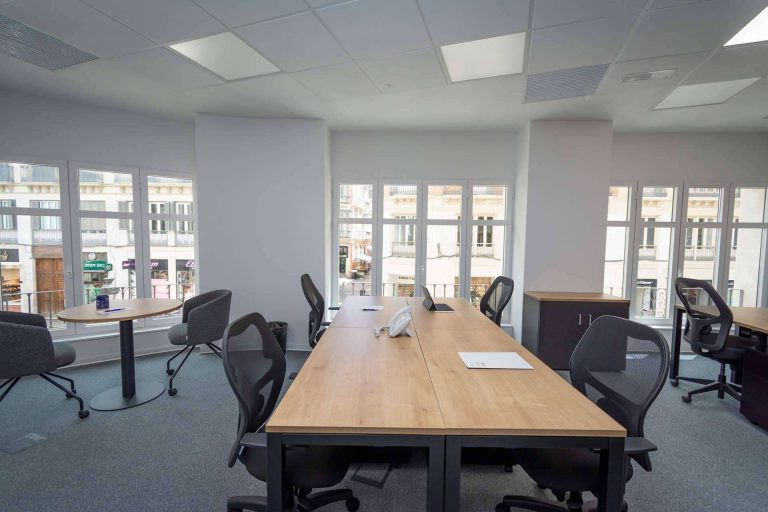 ¿Cuáles son las ventajas de las oficinas flexibles en un espacio de coworking?