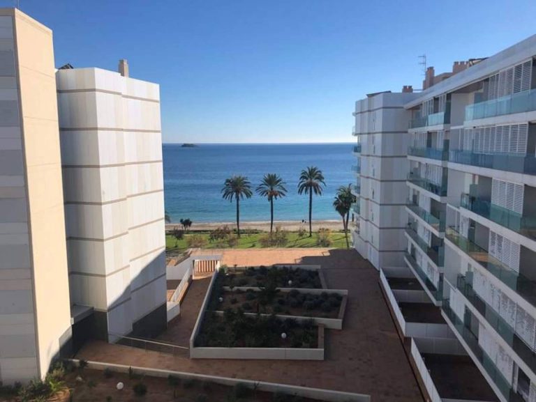 La plataforma Eactivos.com y la publicación de apartamentos en primera línea de playa en una de las zonas más conocidas de Ibiza