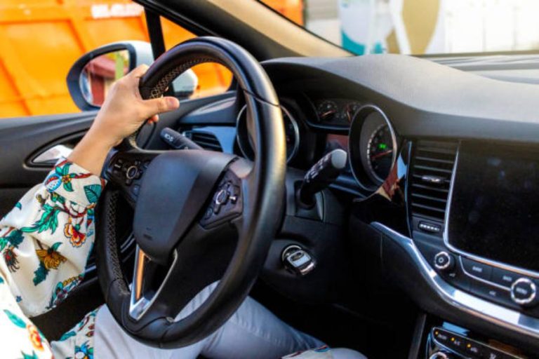 La DGT advierte: ya no podrán multarte cuando realices estas acciones al volante