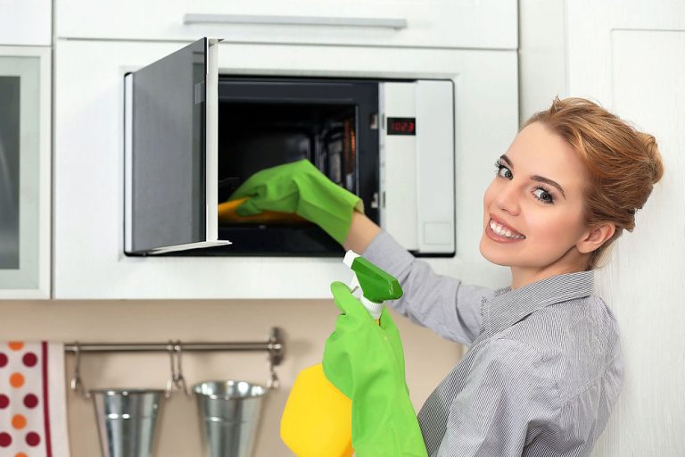 ¡Adiós suciedad! Tu microondas limpio con trucos naturales fáciles