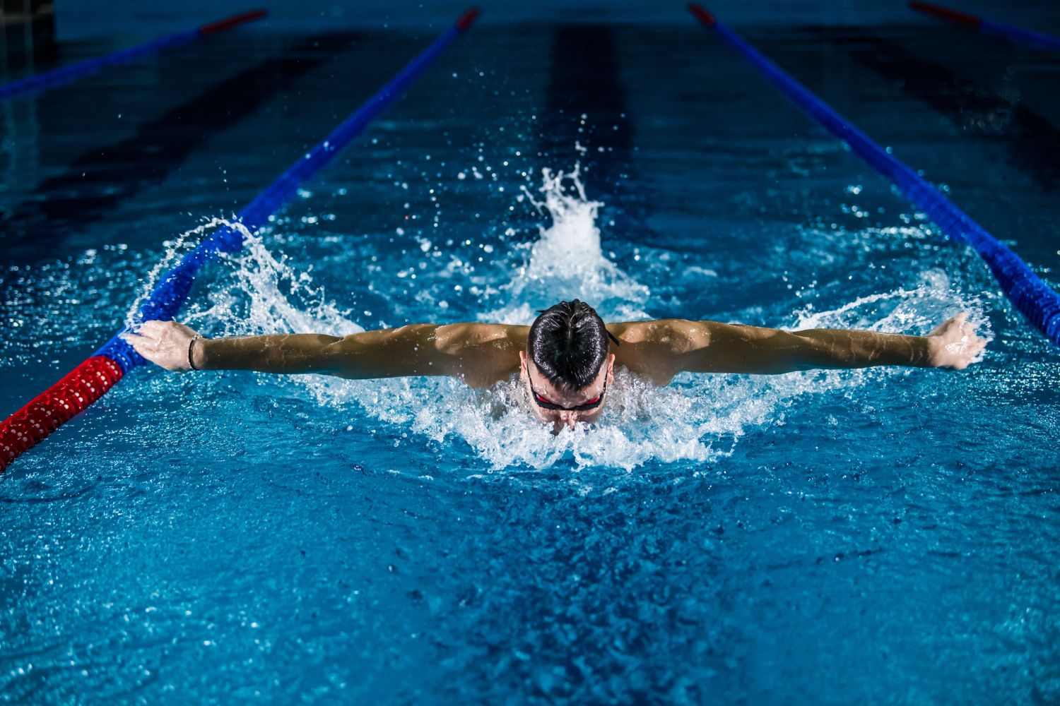 Natación: sumérgete en el ejercicio que rejuvenece cuerpo y alma 1 ¿Por qué la natación es un magnífico deporte?