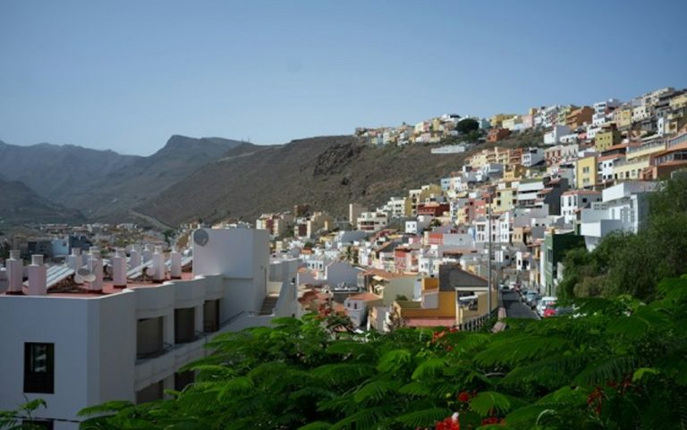 El papel decisivo de Santiago Santana Cazorla en el sector de obras públicas en Canarias