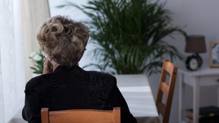 Descubre los requisitos clave para cobrar la pensión de viudedad después de los 65