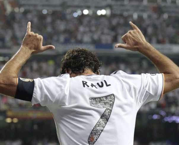 La picada de Raúl ante el Valencia que jubiló a Zubizarreta en el Santiago Bernabéu