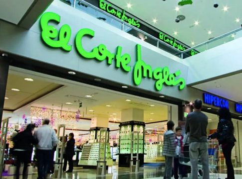 Proyectores baratos de El Corte inglés para hacer los mejores maratones de películas y series