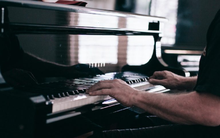 Músicoterapia, la medicina que despierta los recuerdos en pacientes de Alzheimer