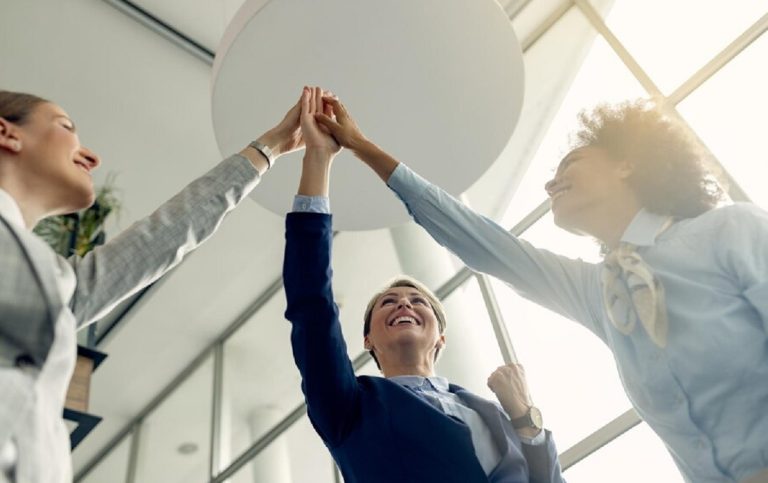 Mejorar el éxito empresarial a través de la experiencia del cliente y del empleado