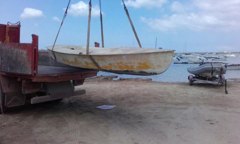 Juzgan al patrón de una patera que llegó a Formentera con 18 hombres a bordo, chocando la embarcación contra unas rocas