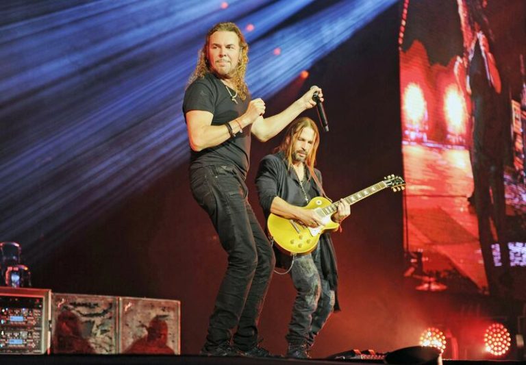 Maná suma Granada a su gira española tras una 