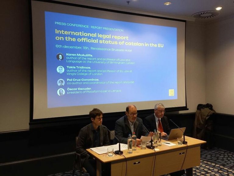 Un estudio de Plataforma per la Llengua defiende la legalidad de oficializar el catalán en la UE