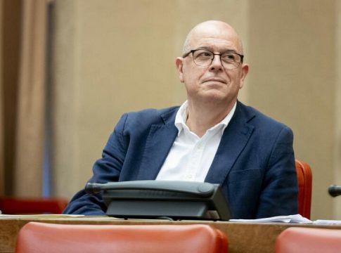 El diputado del PSC en el Congreso, José Zaragoza, durante la actividad ordinaria de la comisión constitucional el día en el que se constituyen 28 comisiones, en el Congreso de los Diputados