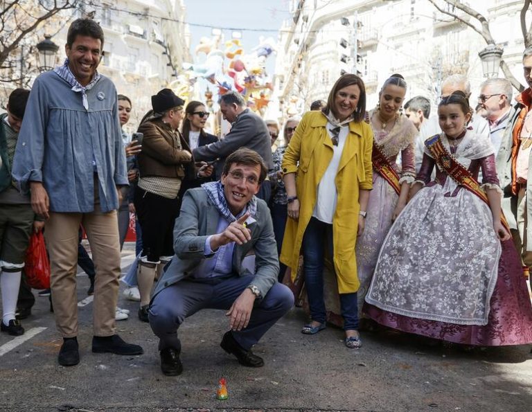 Almeida confía en poder celebrar la mascletà de Madrid en el primer trimestre de 2024