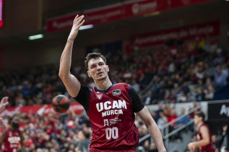 El letón Rodions Kurucs renueva con el UCAM Murcia hasta 2026